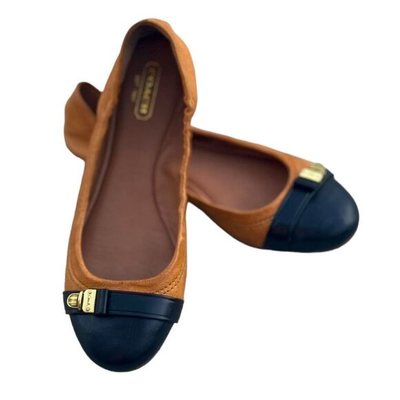 Coach Delphine Round Toe Ballet Flat in Black/Tan Leather Gently Used w/Box Sz 7 - Picture 3 of 10